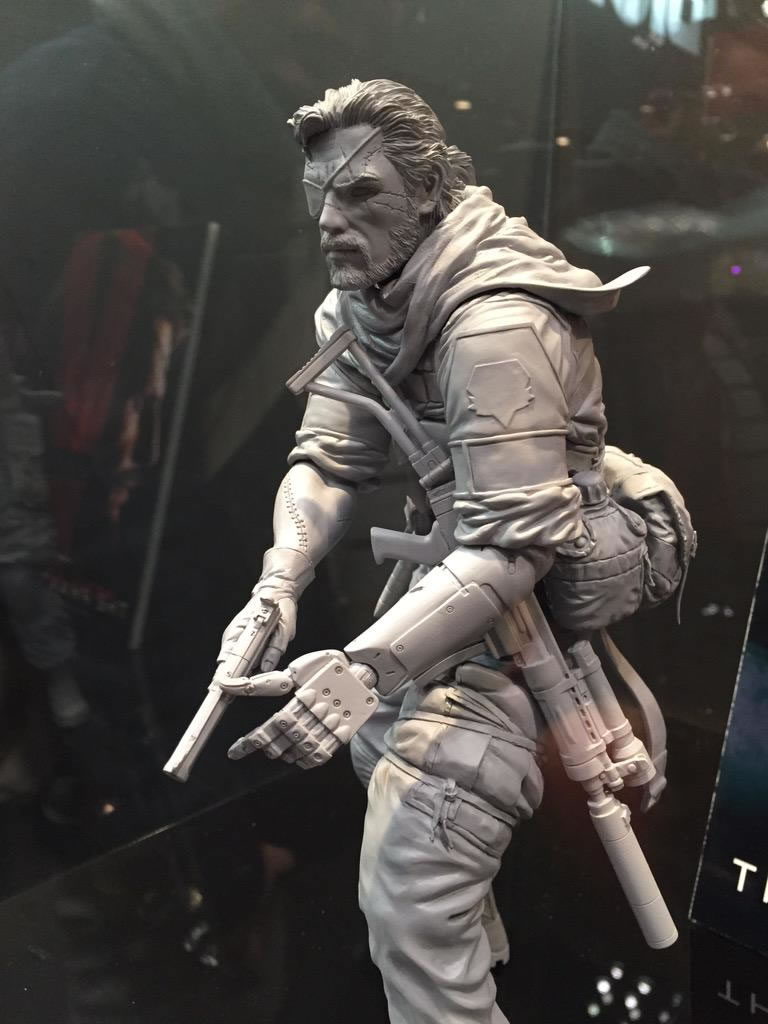 MGSV : Kojima Productions dvoile deux ombres d'un mystrieux bipde en figurine