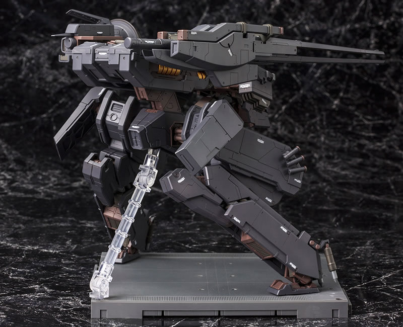 Un Metal Gear Rex noir chez Kotobukiya, sign Yoji Shinkawa