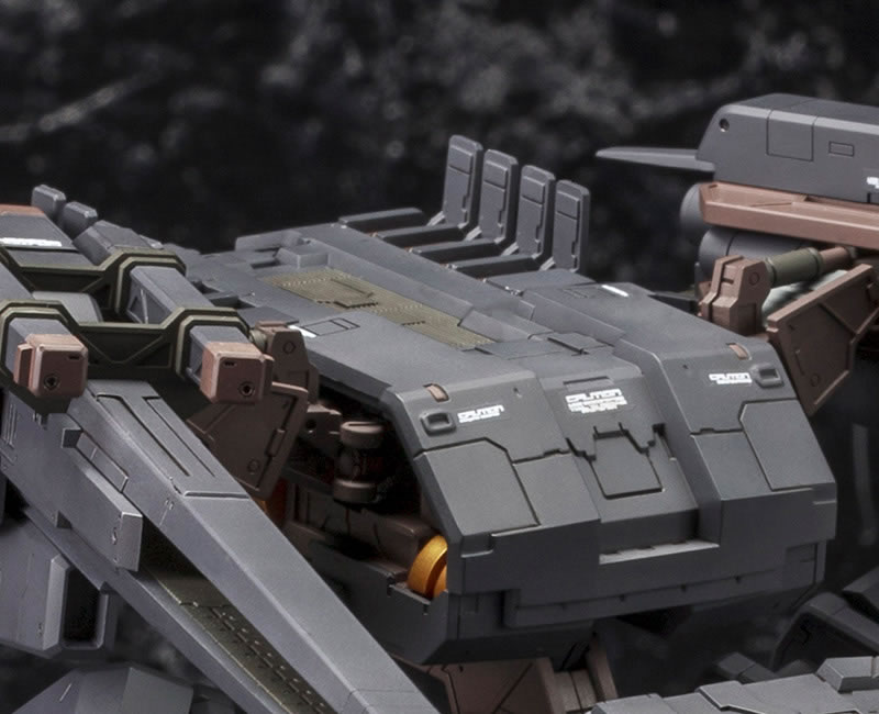 Un Metal Gear Rex noir chez Kotobukiya, sign Yoji Shinkawa