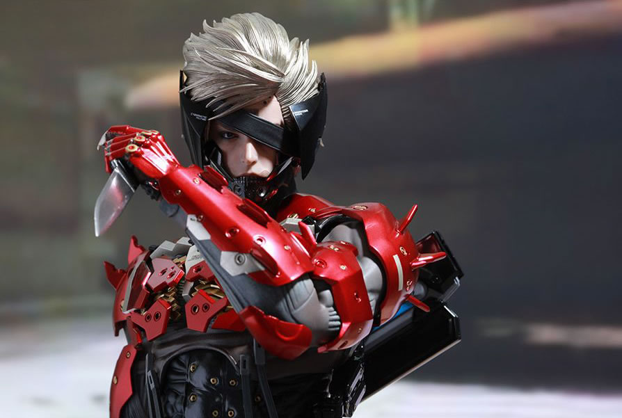 Raiden voit rouge avec une nouvelle figurine Hot Toys 'Inferno Armor Version'