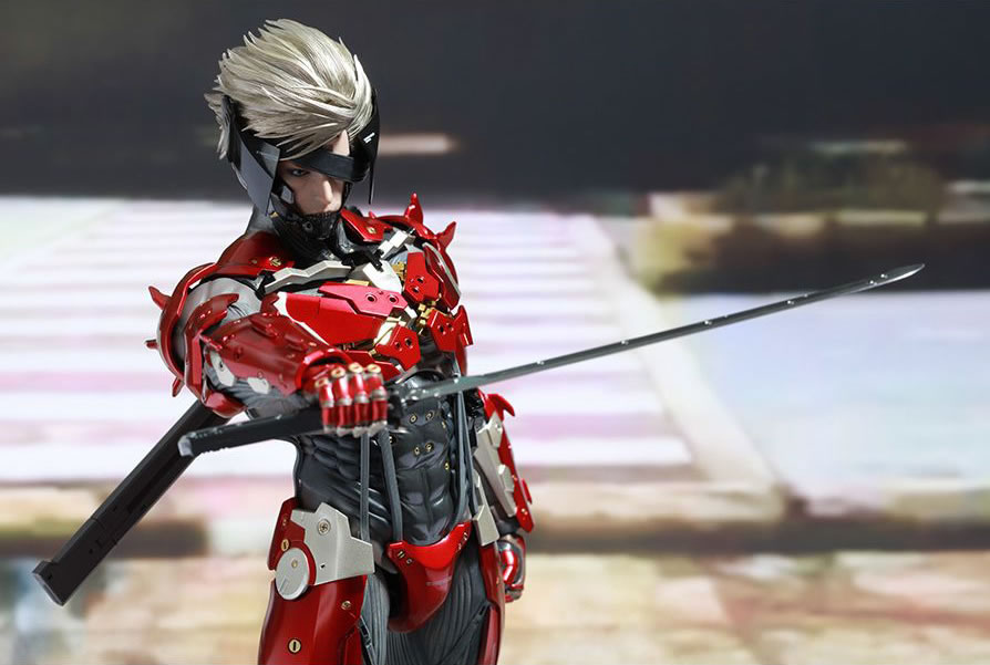 Raiden voit rouge avec une nouvelle figurine Hot Toys 'Inferno Armor Version'