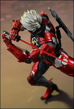 Raiden voit rouge avec une nouvelle figurine Hot Toys 'Inferno Armor Version'