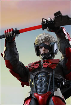 Raiden voit rouge avec une nouvelle figurine Hot Toys 'Inferno Armor Version'