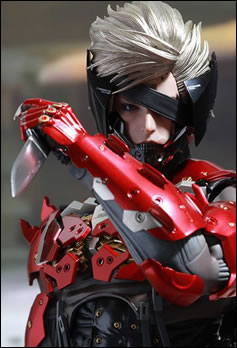 Raiden voit rouge avec une nouvelle figurine Hot Toys 'Inferno Armor Version'