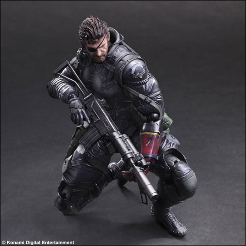 Des photos et un prix pour la figurine Play Arts Kai de Venom Snake en combinaison furtive