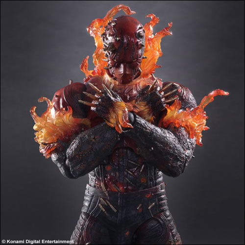 La figurine Play Arts Kay du Man on Fire, le dmon en flamme, date en images