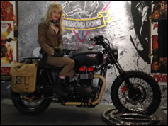 La Triumph Bonneville VTB.1 de Venom Snake en images