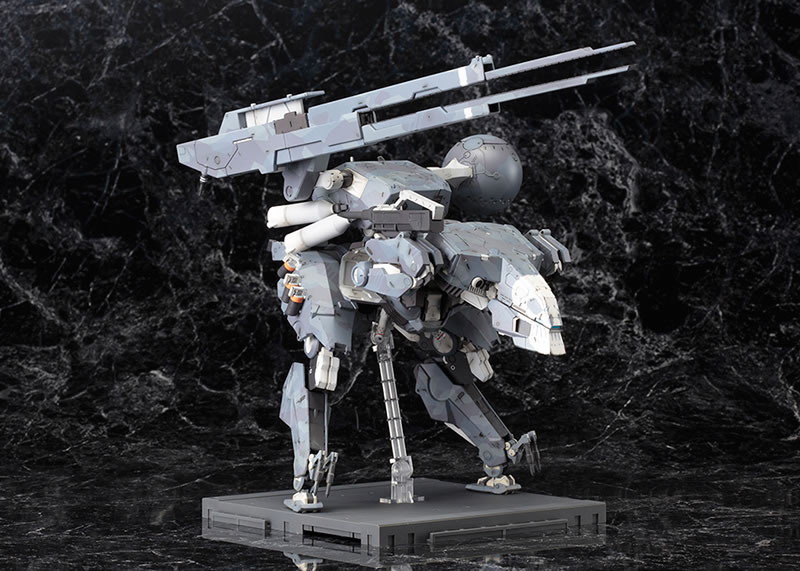 Le Metal Gear Sahelanthropus de Kotobukiya dat avec un poster de Yoji Shinkawa