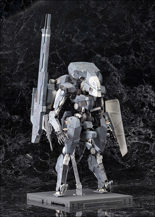 Le Metal Gear Sahelanthropus de Kotobukiya dat avec un poster de Yoji Shinkawa