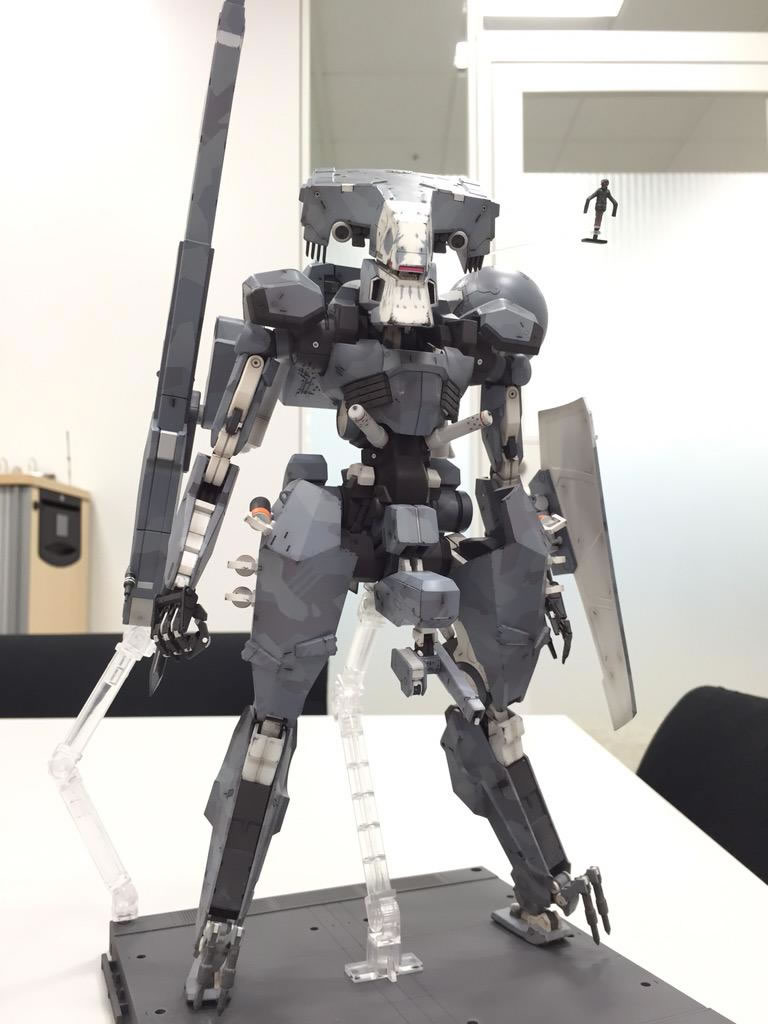 Deux Metal Gear Sahelanthropus signs Sentinel et Kotobukiya