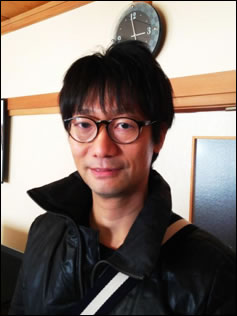 Yoji Shinkawa et Hideo Kojima essayent d'tranges lunettes